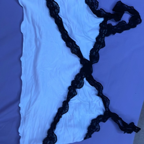 Black and white laced crop from shein - Picture 2 of 2